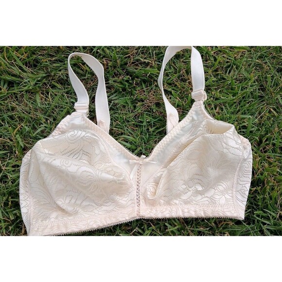 Bali Other - NWOT Bali Double Support Lace Wirefree Bra 34D Ivory Full Coverage Floral Bow